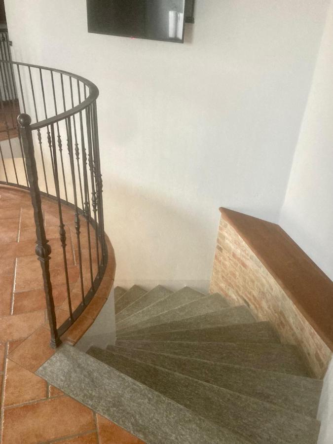 Da Emi - La Casetta In Piazza Monforte dʼAlba Kültér fotó